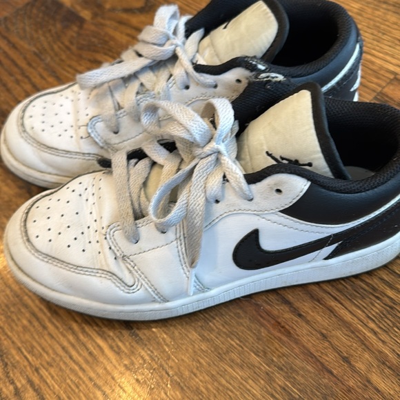 Two pair Air Jordan low Kids' Sneakers - White and Black Duo- read description - Picture 4 of 7